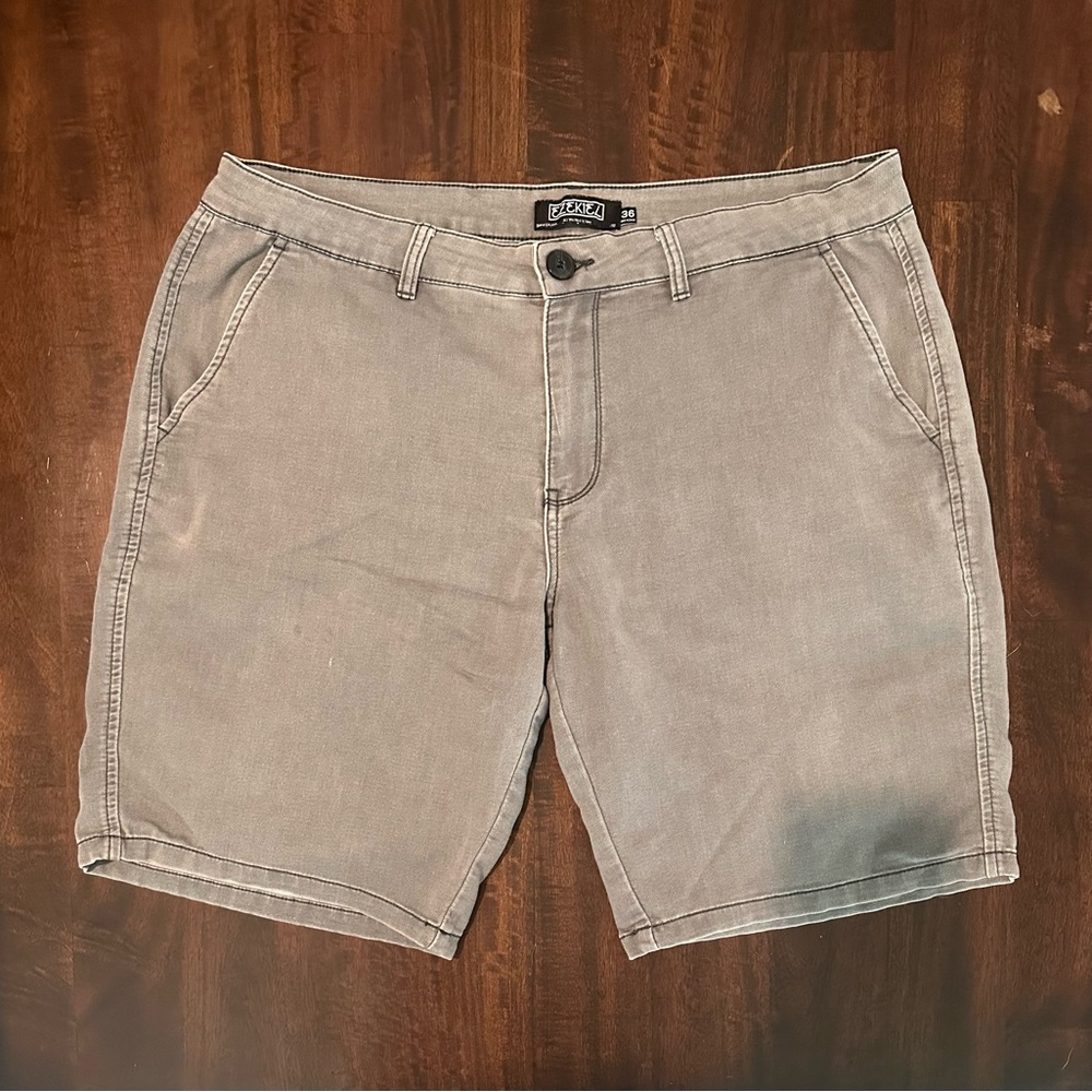Ezekiel Men's Gray Flat Front Shorts